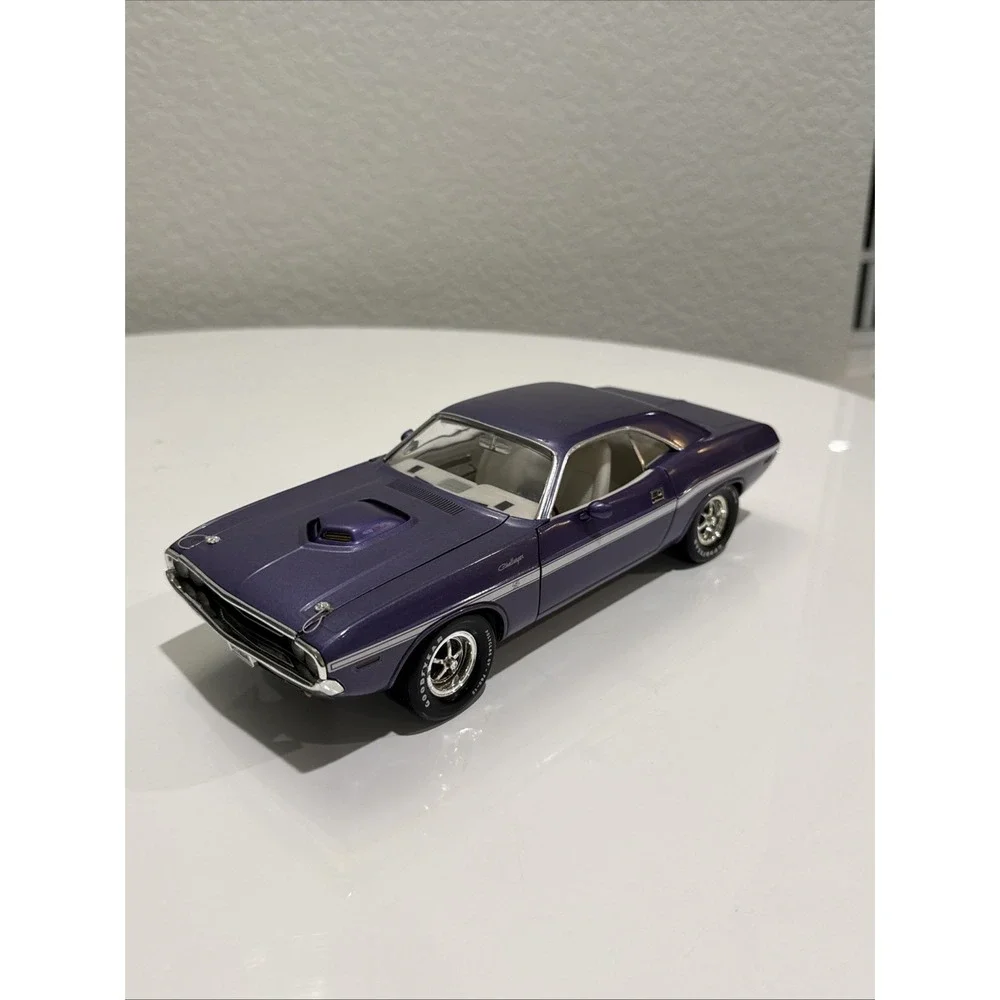 Ertl 1970 Dodge Challenger R/T Purple 1/18